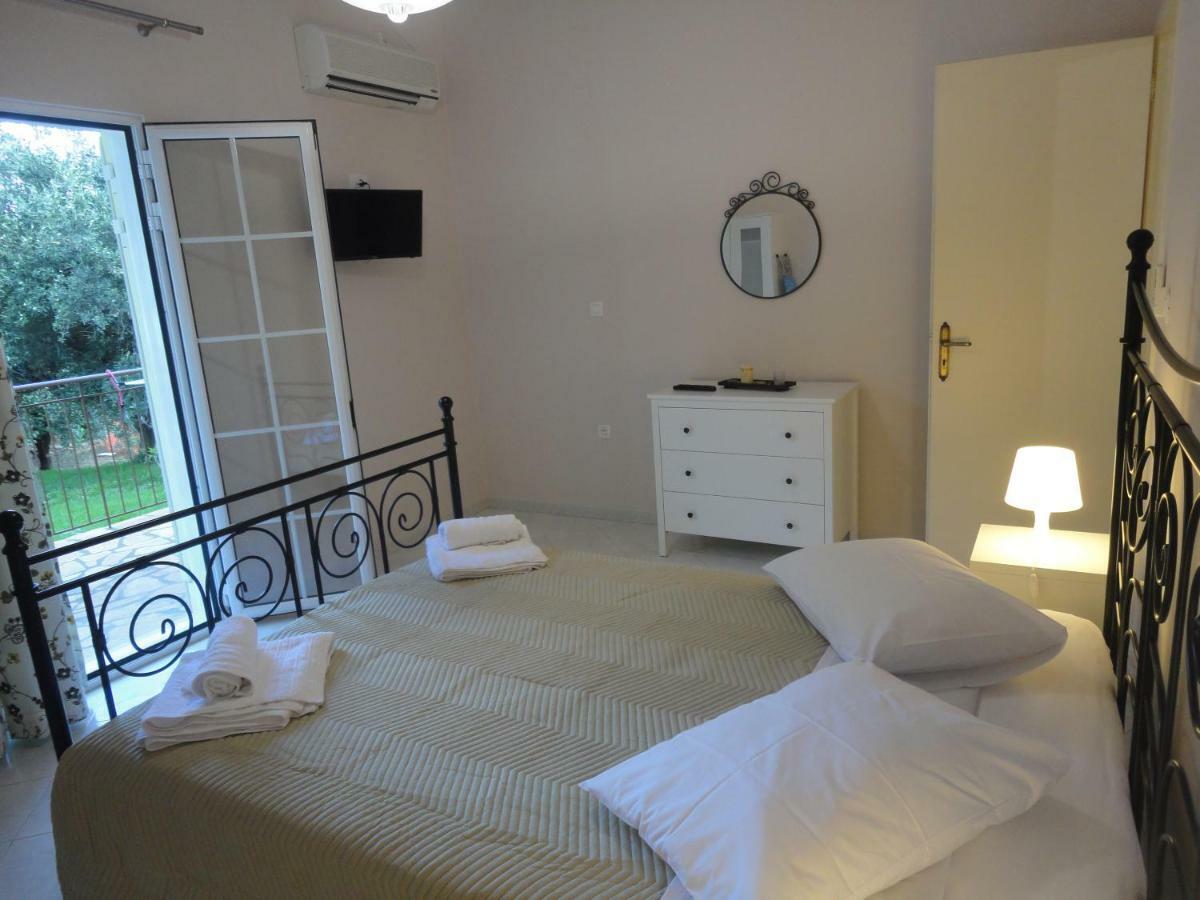 Yialos Apartments Livathos  Esterno foto
